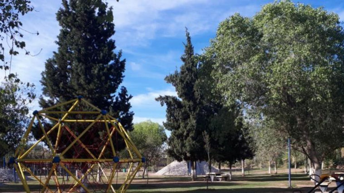 Ciudadanos buscan espacios verdes ante altas temperaturas