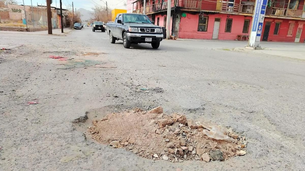 Vecinos denuncian deterioro urbano en colonias periféricas de Juárez