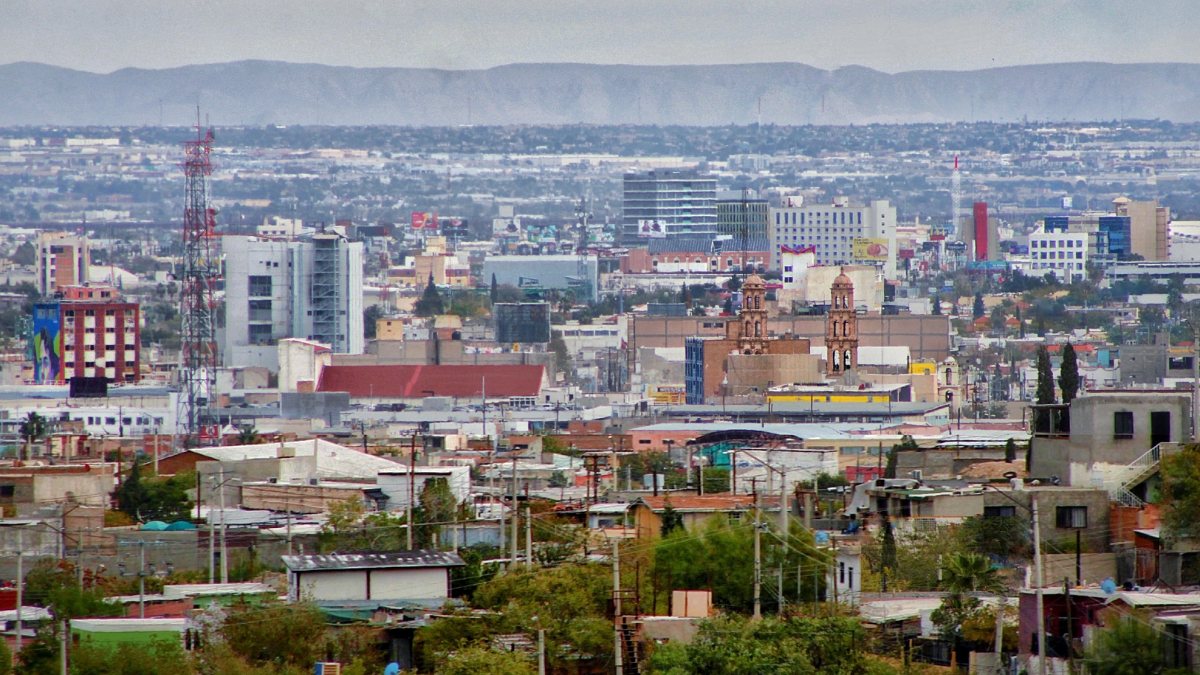 Extensas filas en puentes internacionales complican cruces hacia El Paso