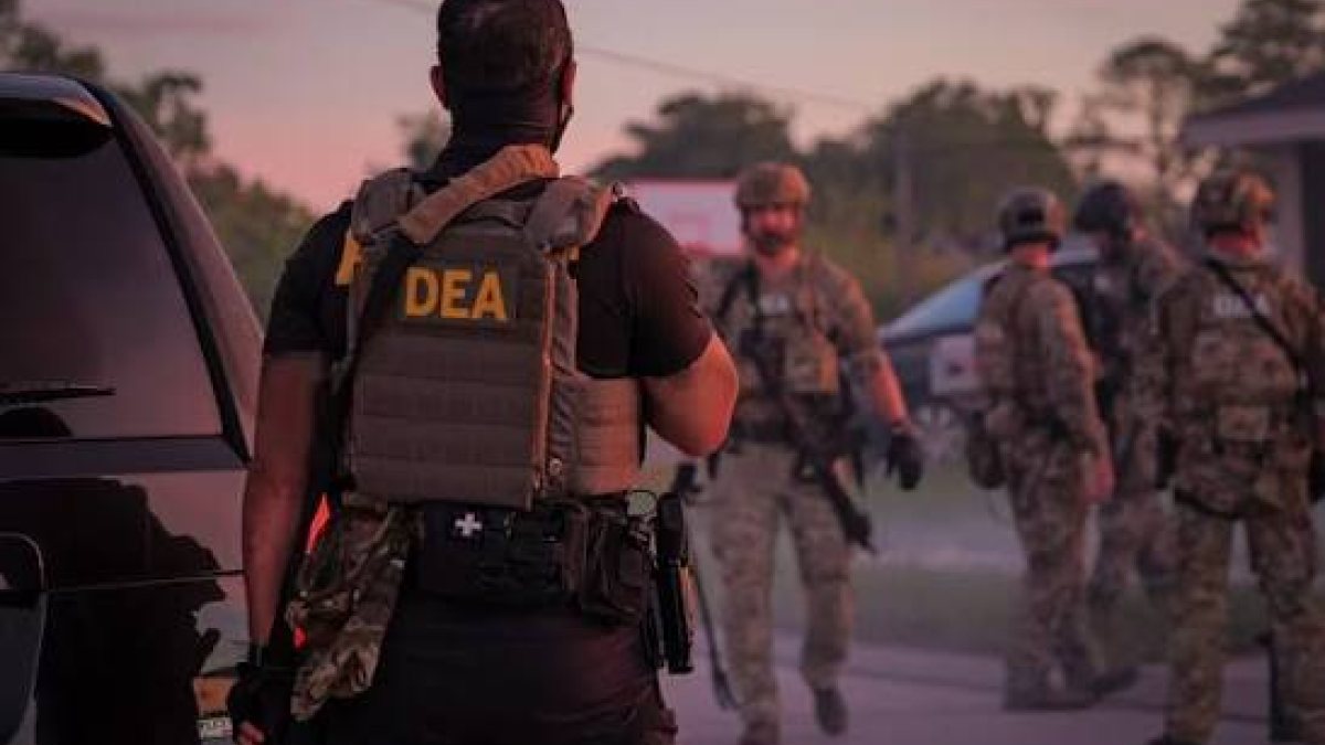 DEA enfrenta cuestionamientos por operación con fentanilo en Nuevo México