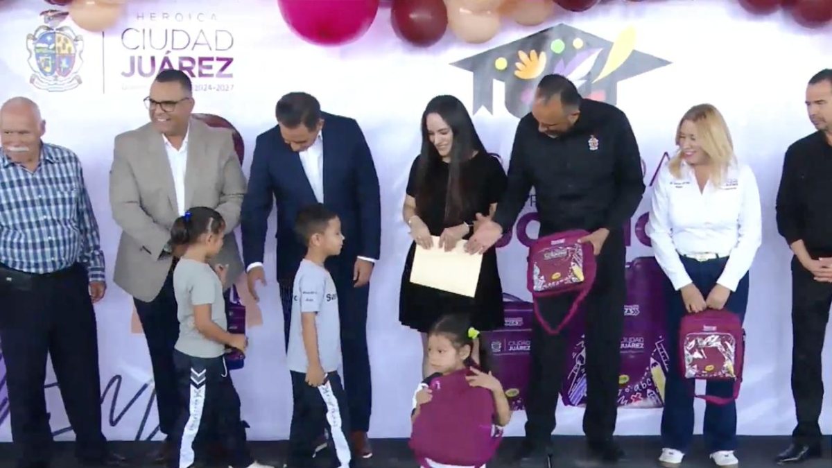 Arranca en Anapra entrega de mochilas y útiles; programa busca llegar a 140 mil alumnos