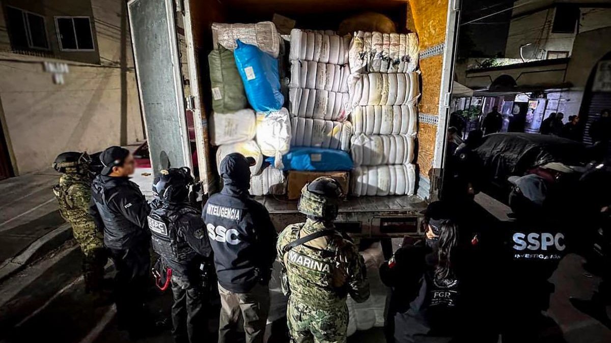 Aseguran 13 toneladas de tabaco ilegal y 650 mil cajetillas en operativos de Ciudad de México