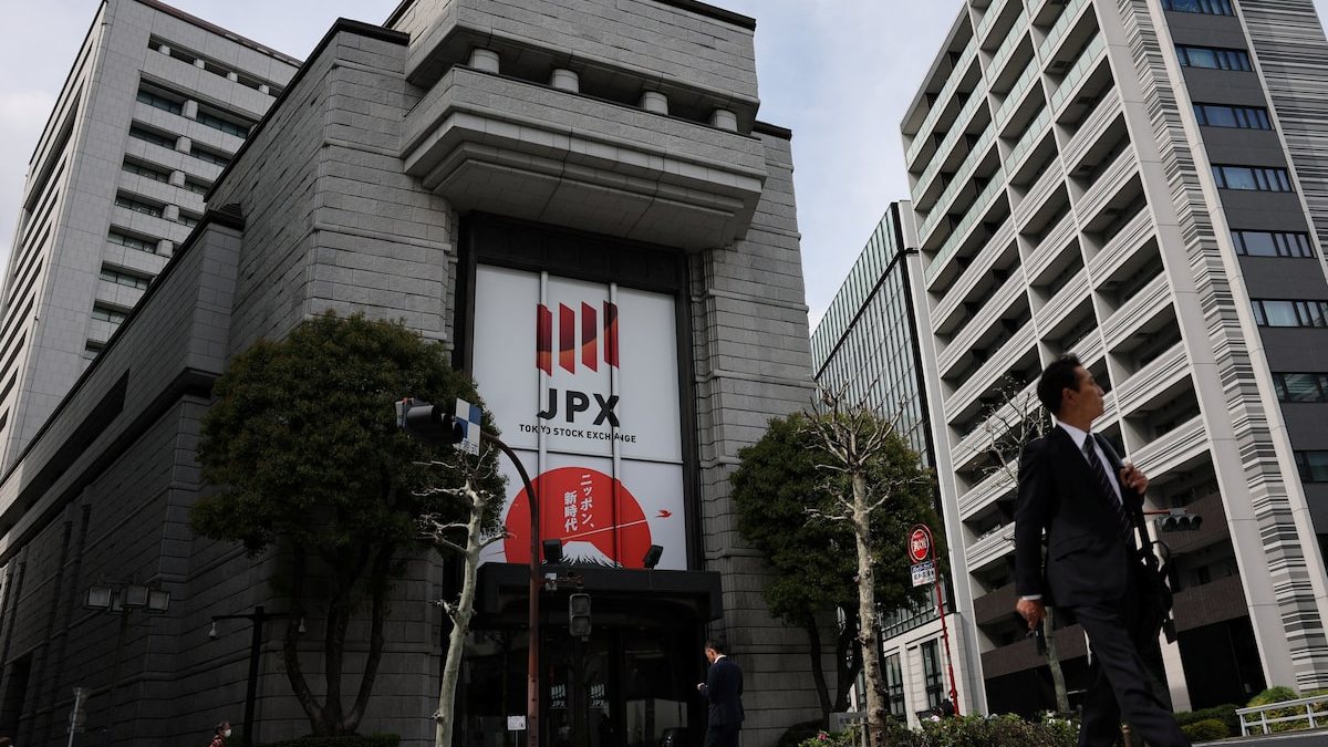 Mercados asiáticos suben por entusiasmo en inteligencia artificial mientras el petróleo retrocede