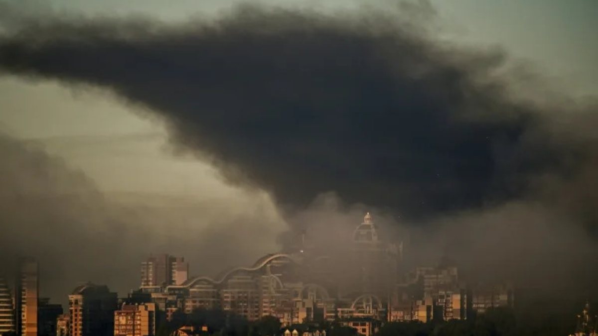 Ataques rusos dejan al menos siete muertos en Kiev, según autoridades ucranianas