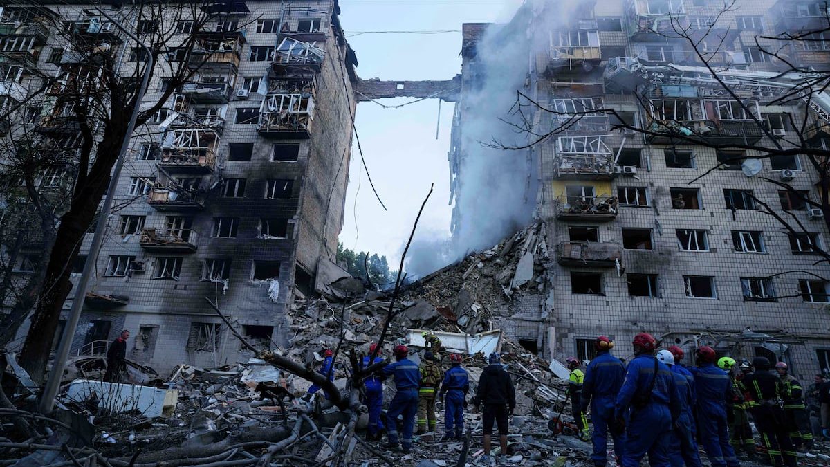 Ataques aéreos rusos dejan tres muertos y siete heridos en Kyiv y su región