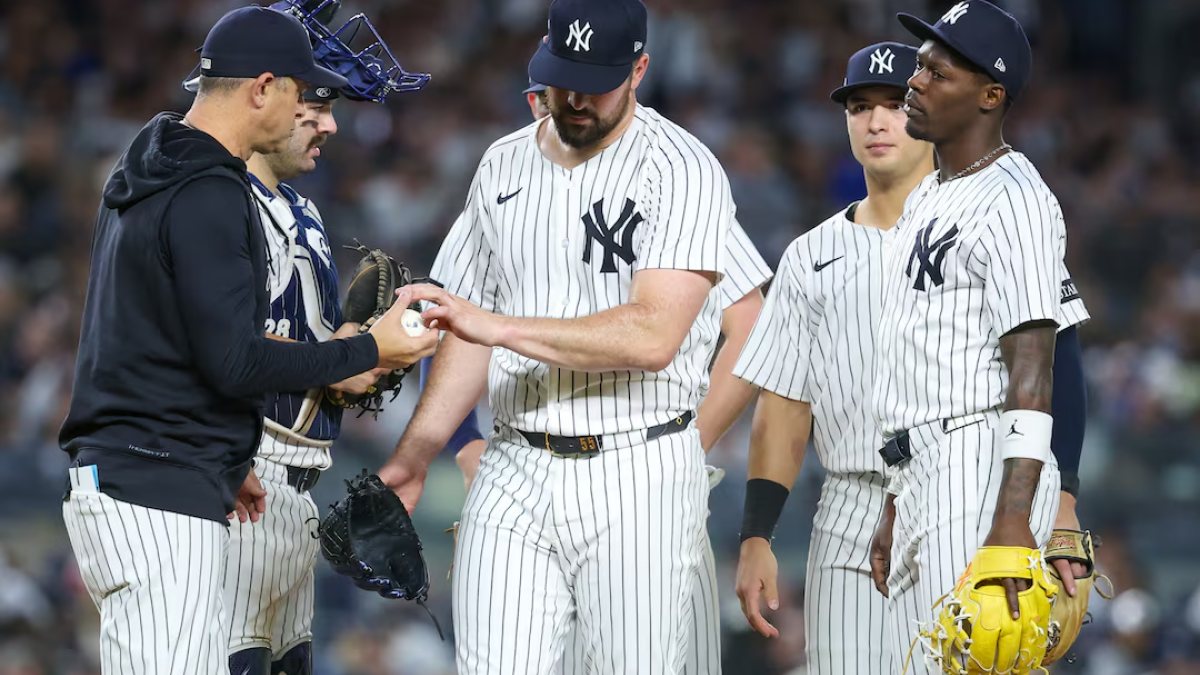 Yankees blanquean 9-0 a Red Sox y toman ventaja en la serie de comodines