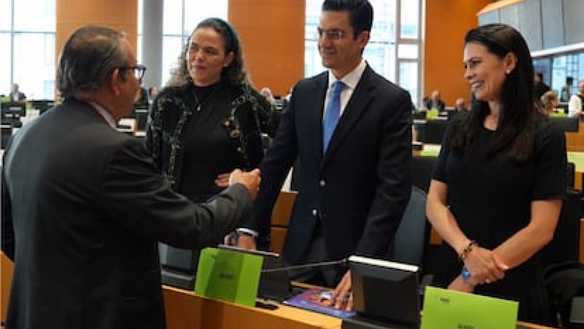 Viaje de Jorge Romero a Europa provoca críticas internas en el PAN