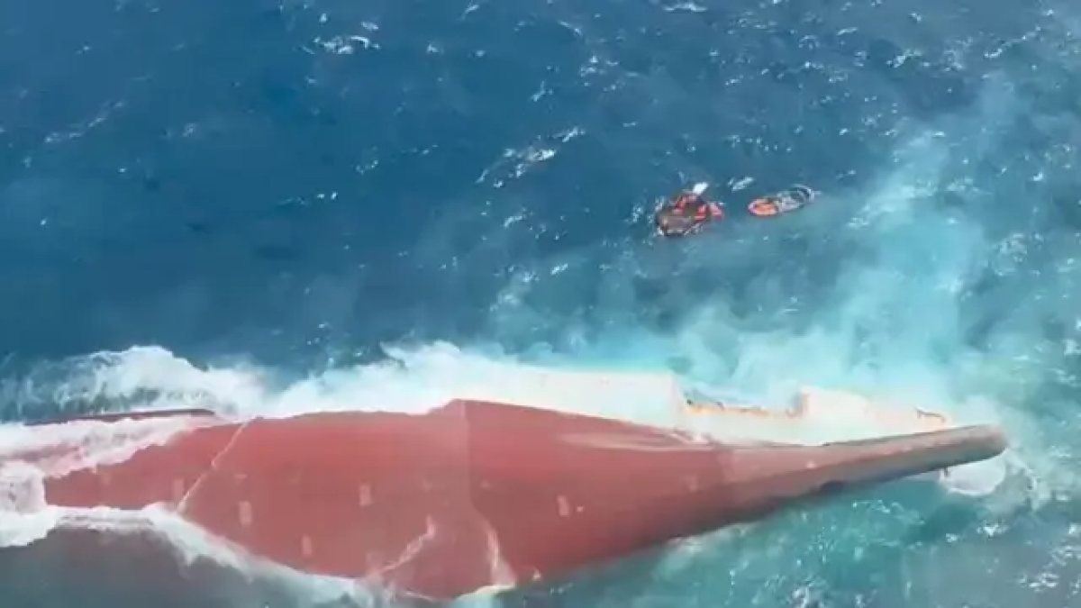 Indonesia despliega operativo para localizar a 129 desaparecidos tras naufragio