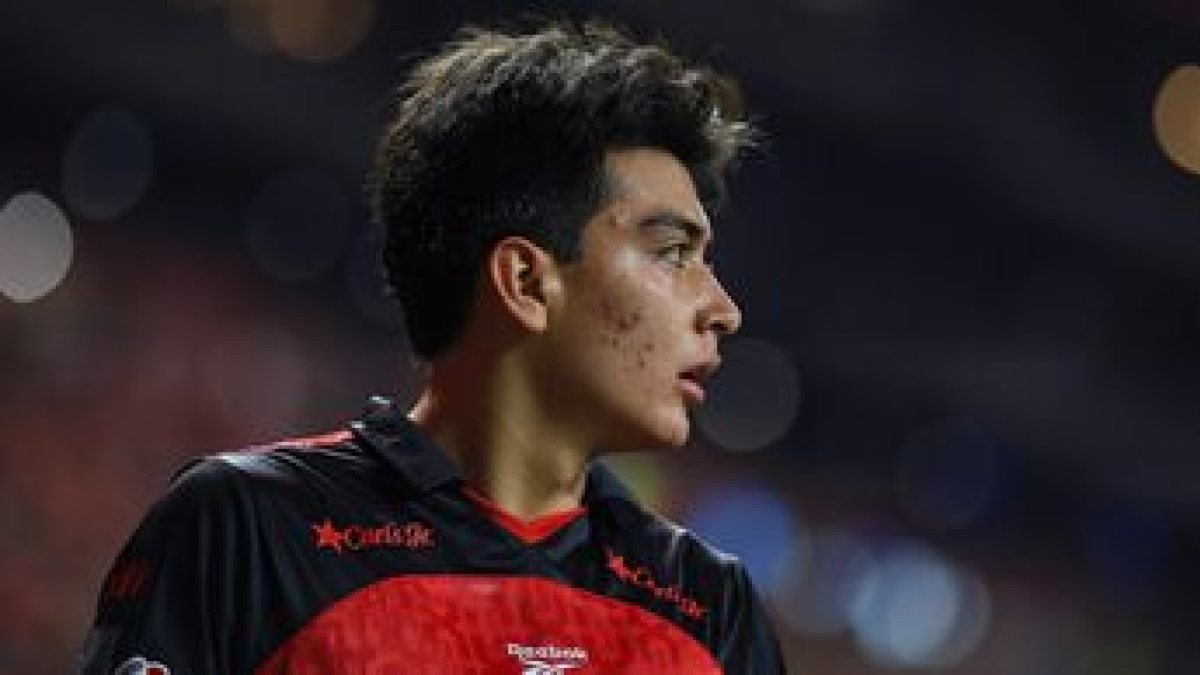 Gilberto Mora vuelve a entrenar al parejo y aumenta sus posibilidades de jugar contra Estados Unidos