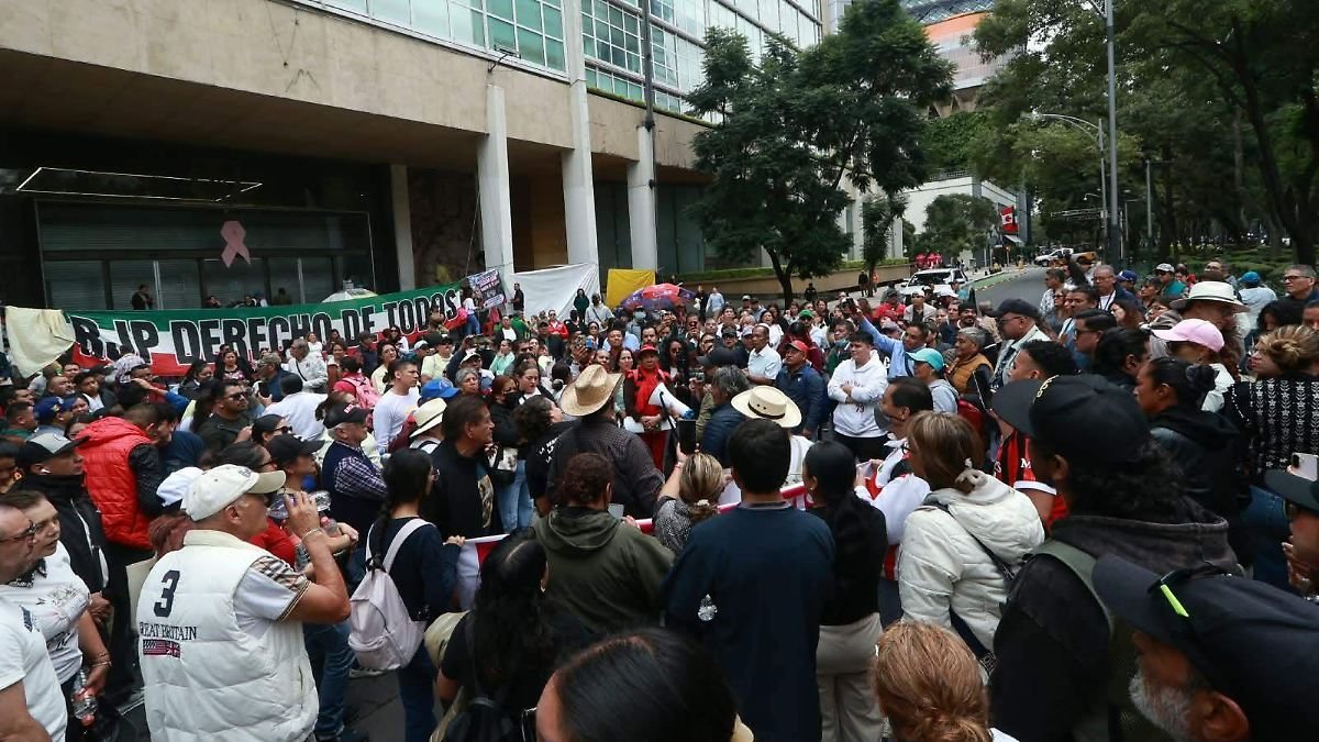 Disidentes del IMSS convocan a marcha nacional para el martes 13 y mantienen reclamos por insumos y salarios