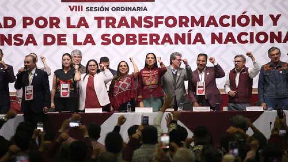 Morena toma protesta a 17 coordinadores estatales; Durazo pide unidad y advierte que ganar encuestas no basta