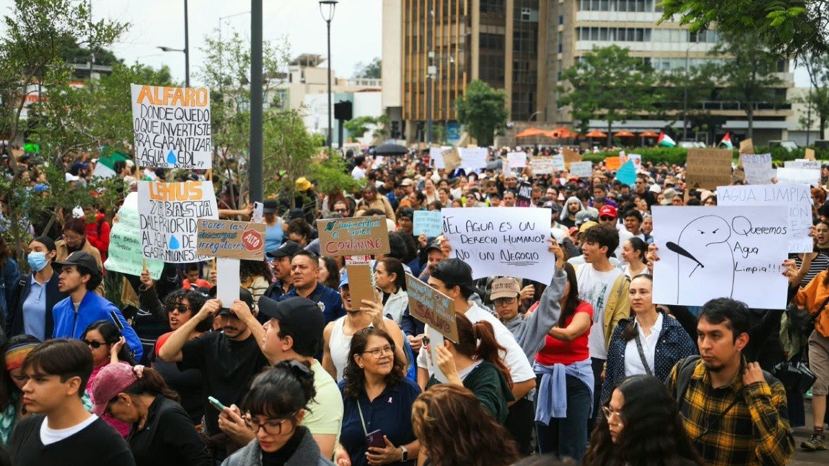 Guadalajara vuelve a marchar por agua limpia; reportan actos vandálicos